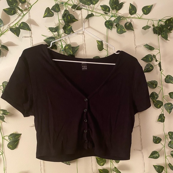 Black Buttoned Crop-Top - Picture 1 of 1